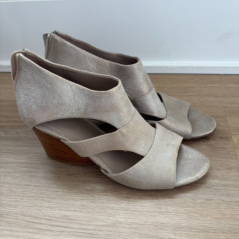 ** Donald J Pliner Jenkin Sandals Gold Crackle 8.5